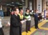 전철역 전도 / 駅での伝道活動